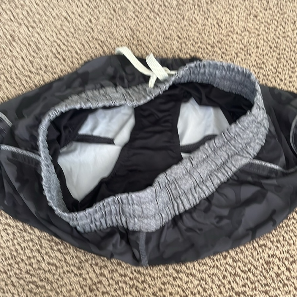 Vuori workout shorts - Picture 3 of 6
